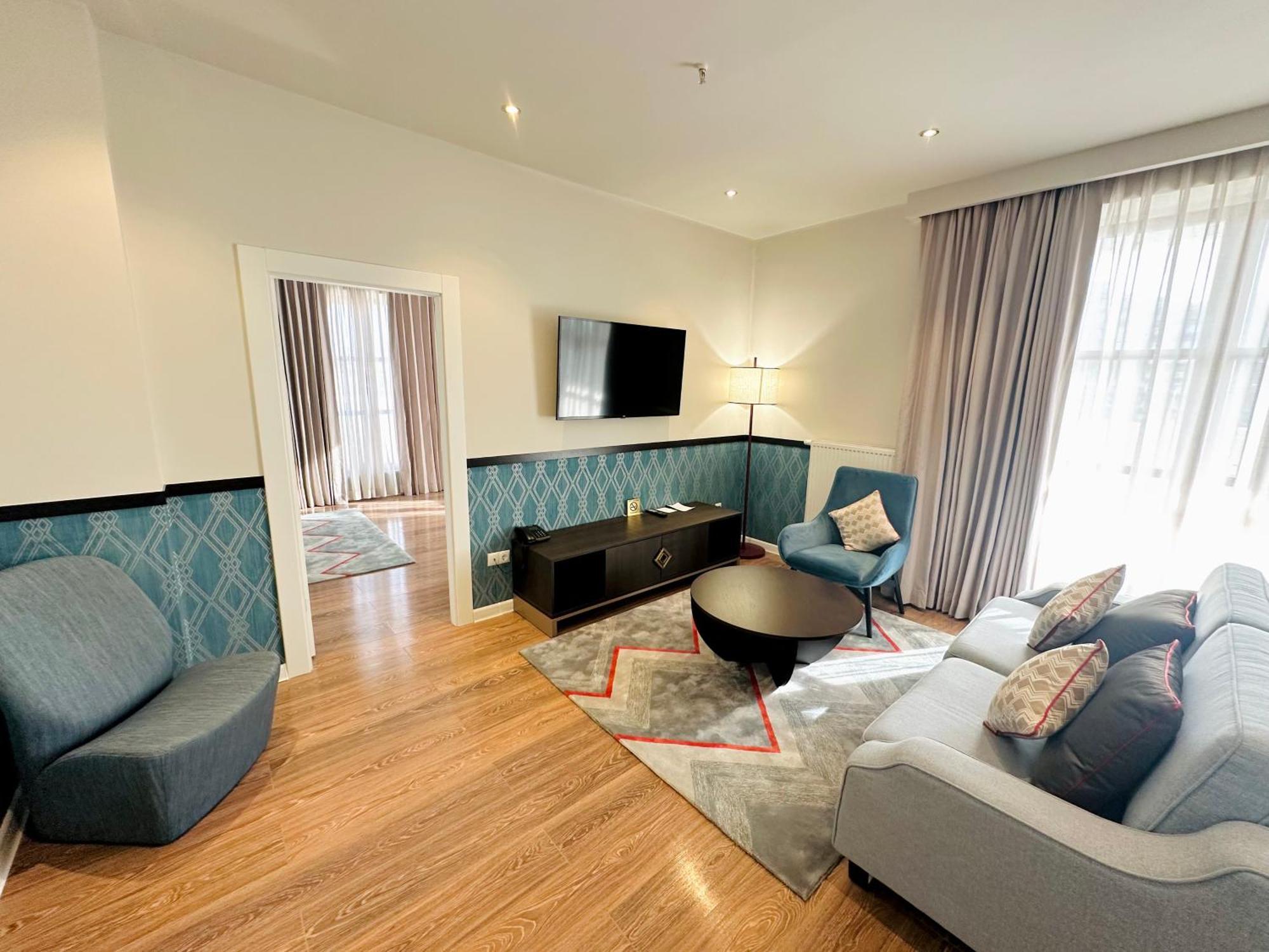 Somerset City Centre Atyrau Ngoại thất bức ảnh