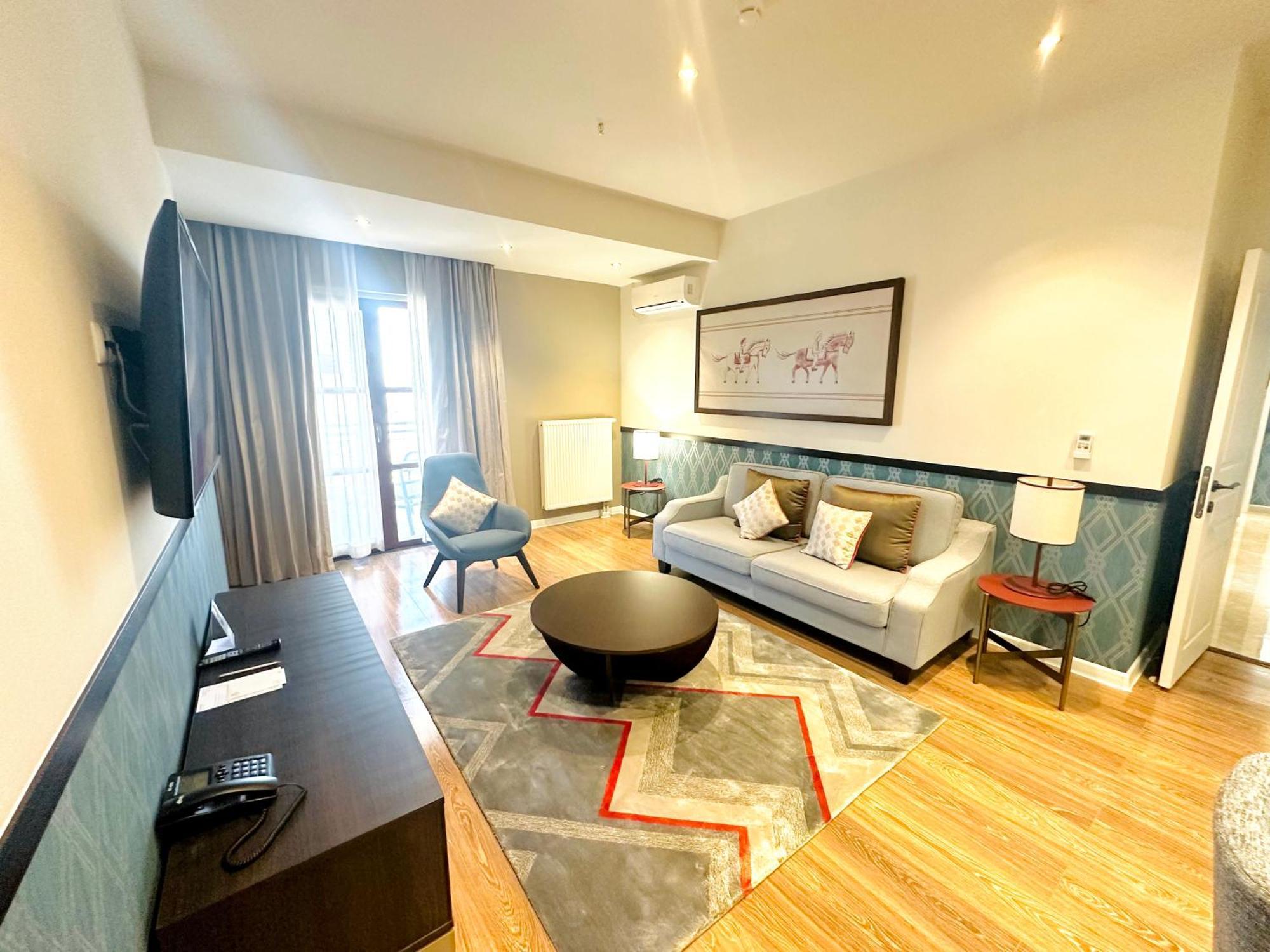 Somerset City Centre Atyrau Ngoại thất bức ảnh